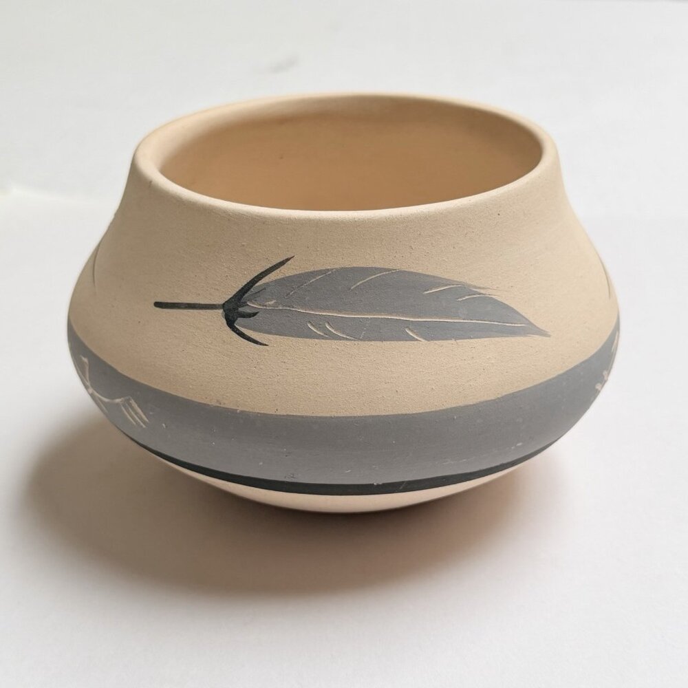 Grey‎ Feather Bowl Pot Vessel Ute Native American Pottery 1984 Signed